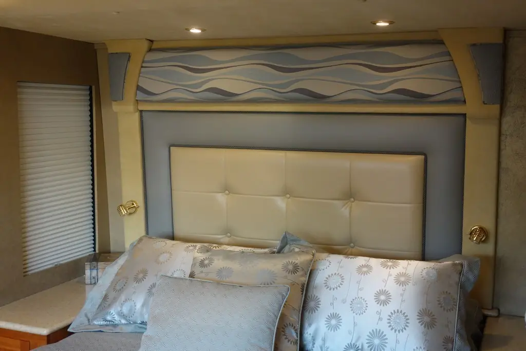Prevost H3-45 bedroom with a new headboard design by Excalibur Coach